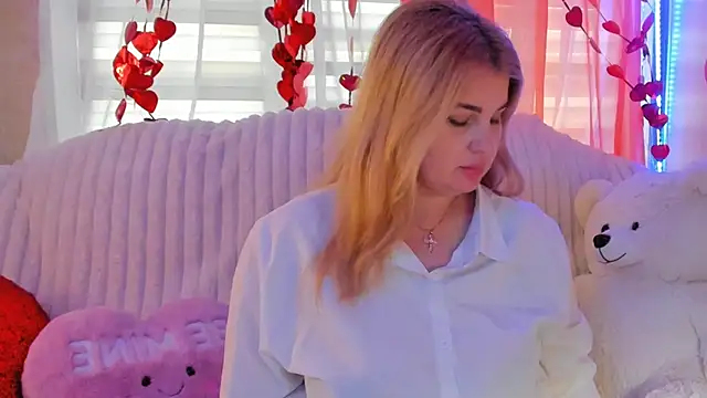 CoraSwon online show from 02/27/25, 10:37