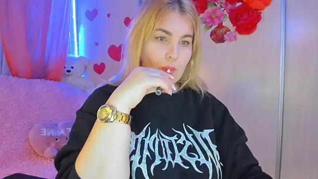 CoraSwon online show from 02/28/25, 09:12