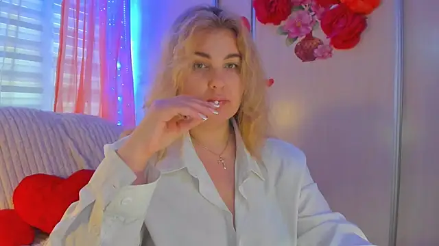 CoraSwon online show from 03/11/25, 01:01