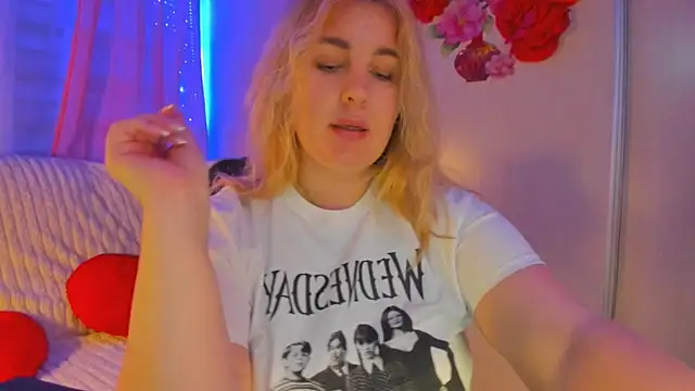 CoraSwon online show from 03/11/25, 04:18