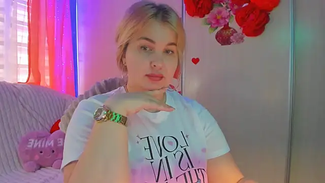 CoraSwon online show from 03/14/25, 08:42