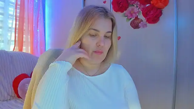 CoraSwon online show from 03/17/25, 11:42