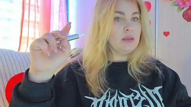 CoraSwon online show from 03/19/25, 08:45