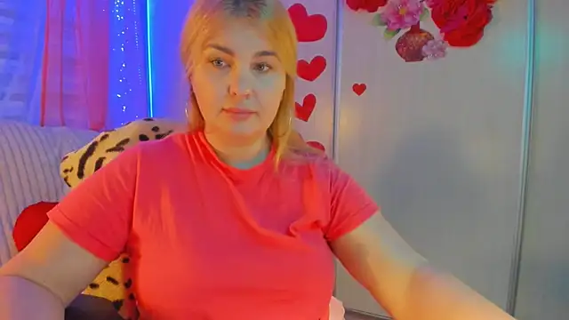 CoraSwon online show from 03/19/25, 03:40