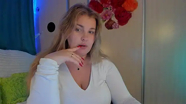 CoraSwon online show from 09/08/25, 06:18