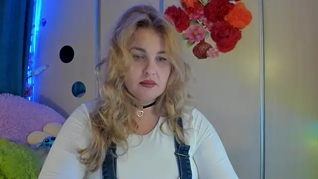 CoraSwon online show from 09/15/25, 06:41