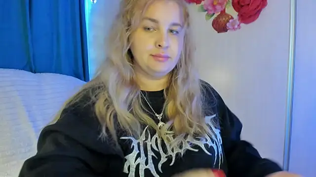 CoraSwon online show from 10/02/25, 06:42