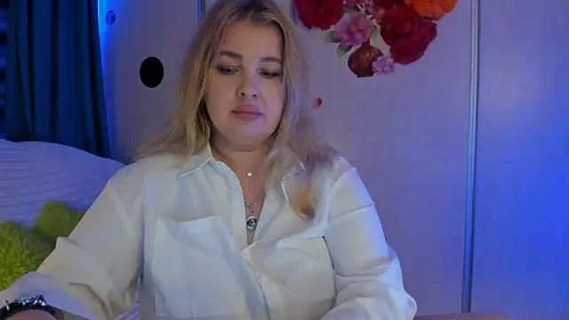 CoraSwon online show from 10/04/25, 07:34