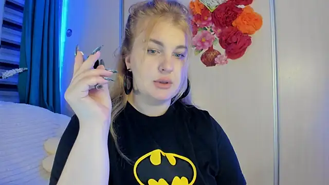 CoraSwon online show from 10/15/25, 08:42