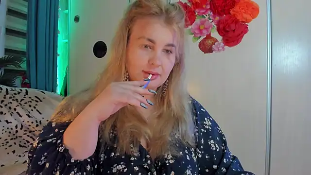 CoraSwon online show from 10/25/25, 09:20