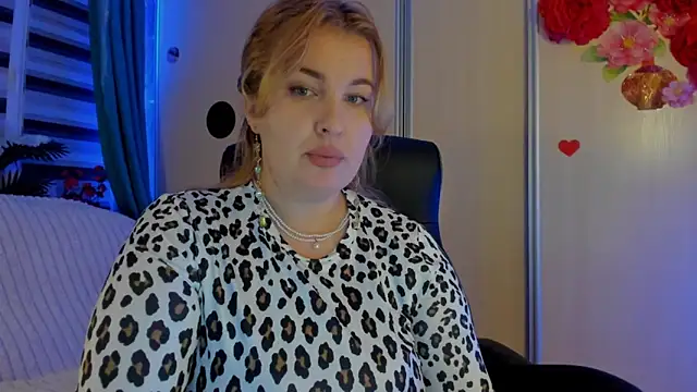 CoraSwon online show from 11/05/25, 09:48