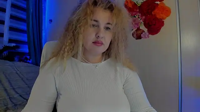 CoraSwon online show from 11/06/25, 10:54