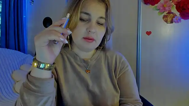 CoraSwon online show from 11/25/25, 06:13