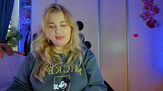 CoraSwon online show from 02/09/26, 07:12