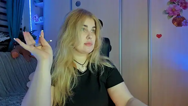 CoraSwon online show from 02/12/26, 06:36