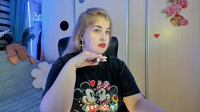 CoraSwon online show from 02/15/26, 03:42