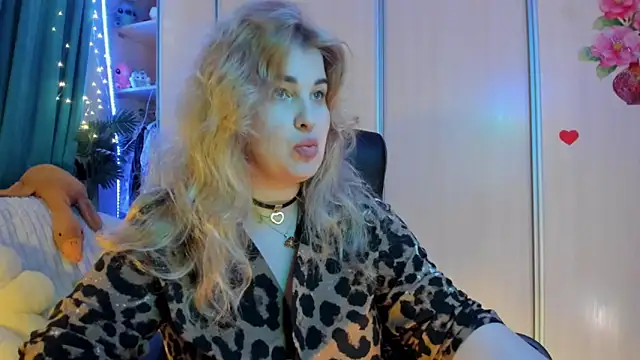 CoraSwon online show from 02/25/26, 06:06