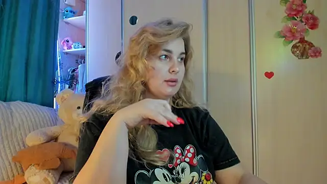 CoraSwon online show from 03/07/26, 02:25