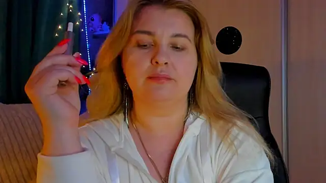 CoraSwon online show from 03/21/26, 04:43