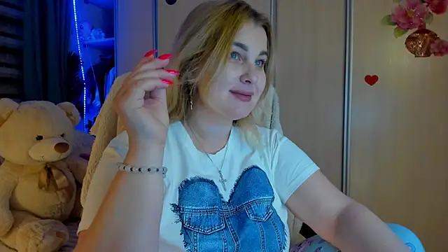 CoraSwon online show from 03/25/26, 07:31