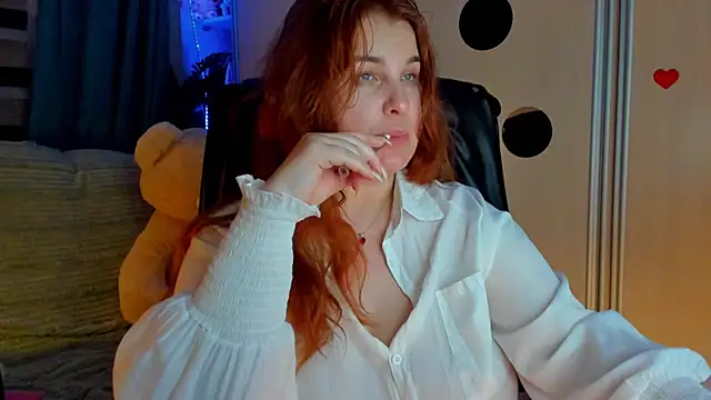 CoraSwon online show from 05/02/26, 08:47