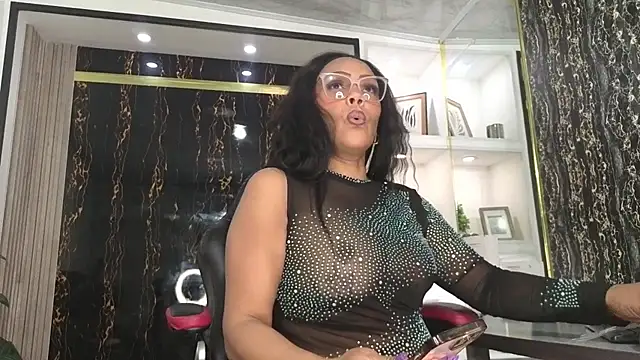 AmberNix online show from 11/28/25, 01:58