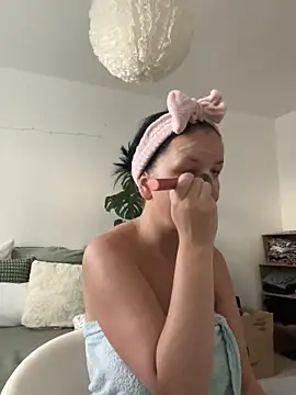 Off  Melonenmandy online show from 11/20/25, 07:30