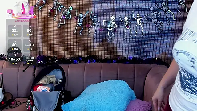 ariana cross online show from 10/12/25, 01:43