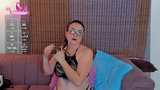 ariana cross online show from 12/15/25, 12:53