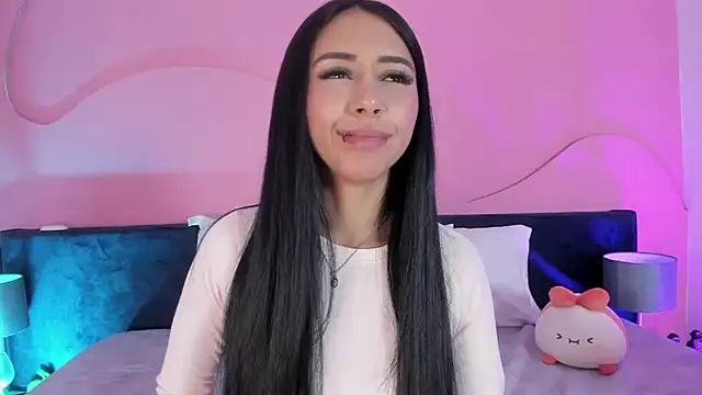 Alaia Manson online show from 11/14/25, 11:53