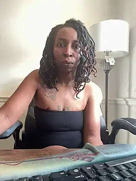 Snapshot of LeyaHoneybuns chatting on 02/19/25, 07:16 LeyaHoneybuns online show from 02/19/25, 07:16