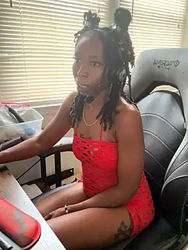 Snapshot of LeyaHoneybuns chatting on 09/30/25, 03:17 LeyaHoneybuns online show from 09/30/25, 03:17