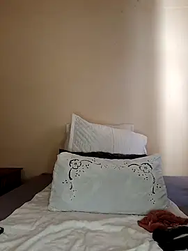 Snapshot of YourSubDesire chatting on 02/08/26, 01:47 YourSubDesire online show from 02/08/26, 01:47