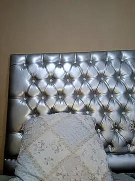 Snapshot of YourSubDesire chatting on 04/01/26, 11:33 YourSubDesire online show from 04/01/26, 11:33