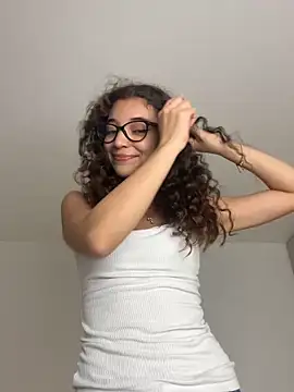 uniquerossie online show from 12/15/25, 08:07