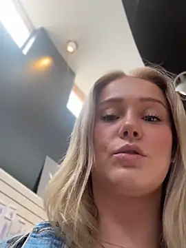 lexi luv online show from 03/07/25, 08:00