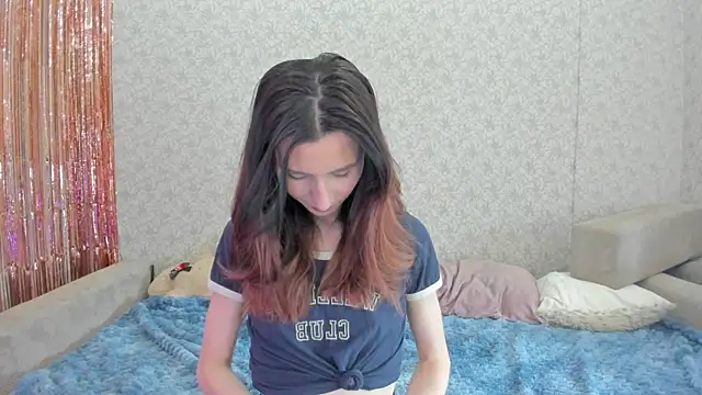 Snapshot of crystalnut chatting on 02/04/25, 04:15 crystalnut online show from 02/04/25, 04:15