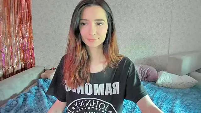 Snapshot of crystalnut chatting on 02/05/25, 04:37 crystalnut online show from 02/05/25, 04:37