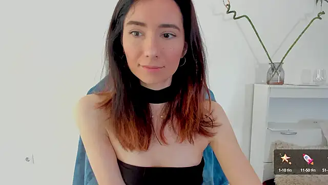 Snapshot of crystalnut chatting on 09/26/25, 02:37 crystalnut online show from 09/26/25, 02:37