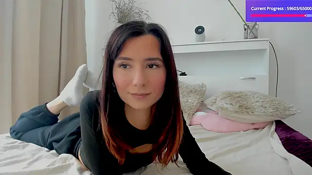 Snapshot of crystalnut chatting on 10/05/25, 02:10 crystalnut online show from 10/05/25, 02:10