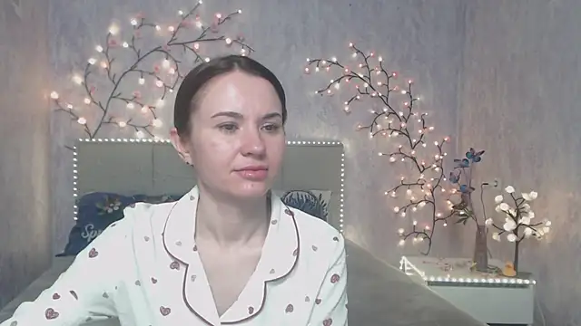 Snapshot of KaraCriegs chatting on 04/28/26, 02:27 KaraCriegs online show from 04/28/26, 02:27