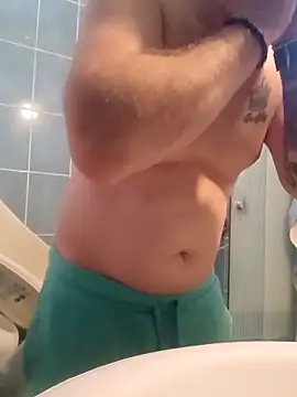 Snapshot of LucianM6 chatting on 09/16/25, 02:18 LucianM6 online show from 09/16/25, 02:18