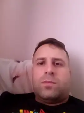 Snapshot of LucianM6 chatting on 11/13/25, 12:37 LucianM6 online show from 11/13/25, 12:37