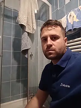 Snapshot of LucianM6 chatting on 11/18/25, 02:32 LucianM6 online show from 11/18/25, 02:32