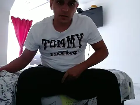 Snapshot of Bamban1419_ chatting on 09/13/25, 02:39 Bamban1419  online show from 09/13/25, 02:39