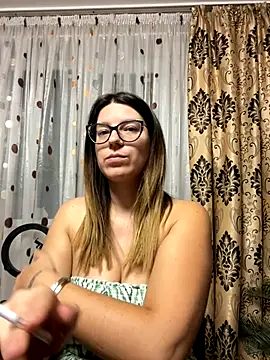 NadiraNoor online show from 10/25/25, 09:42