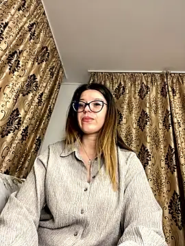 NadiraNoor online show from 11/17/25, 10:59