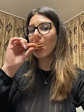 NadiraNoor online show from 03/01/26, 10:01