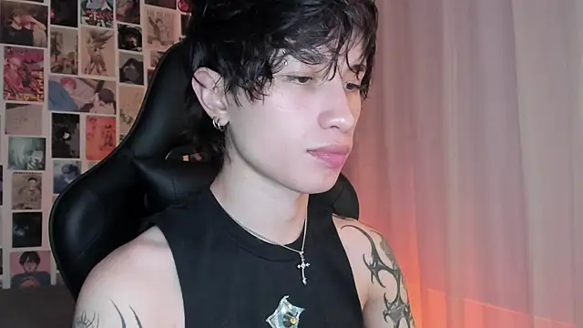 Snapshot of liamelf chatting on 12/19/24, 06:23 liamelf online show from 12/19/24, 06:23