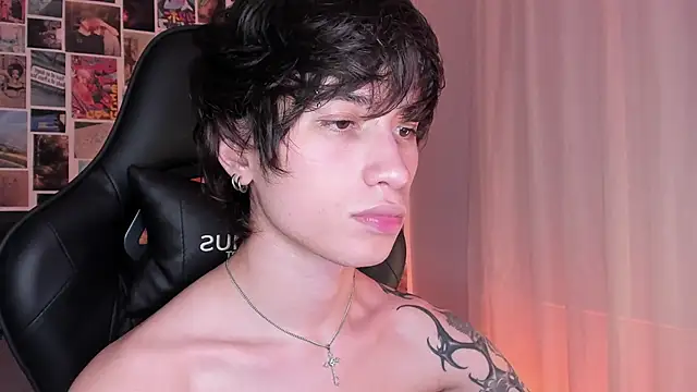 Snapshot of liamelf chatting on 12/27/24, 10:12 liamelf online show from 12/27/24, 10:12